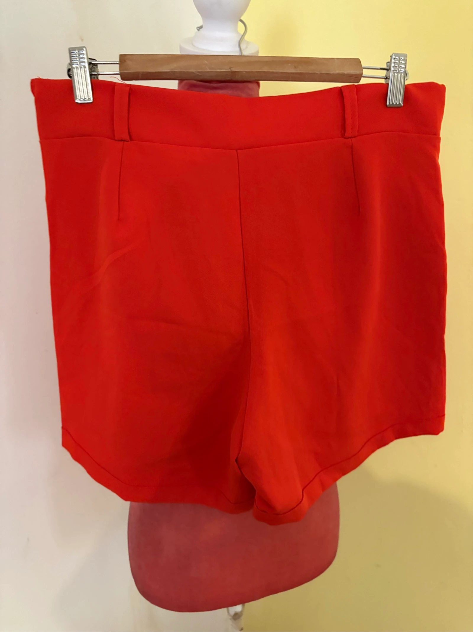 Short Alfaiataria Vermelho Coral - Cintura Alta  – photo 4